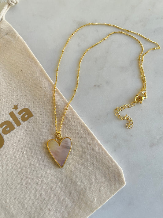 NACRE HEART NECKLACE